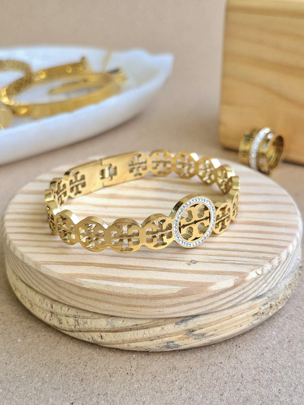 Tory inspired Handcuff