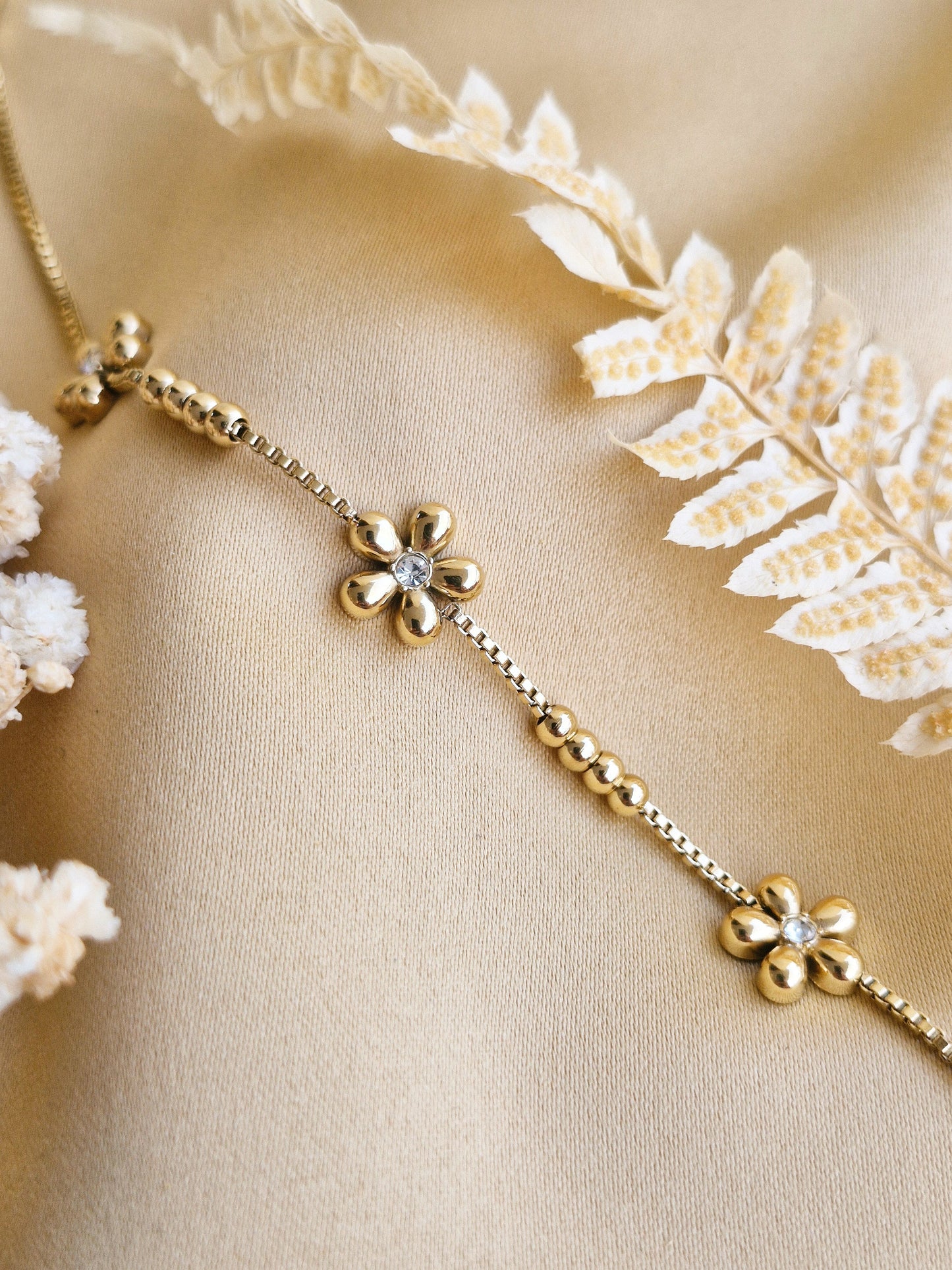 Dainty Daisy Gold Bracelet