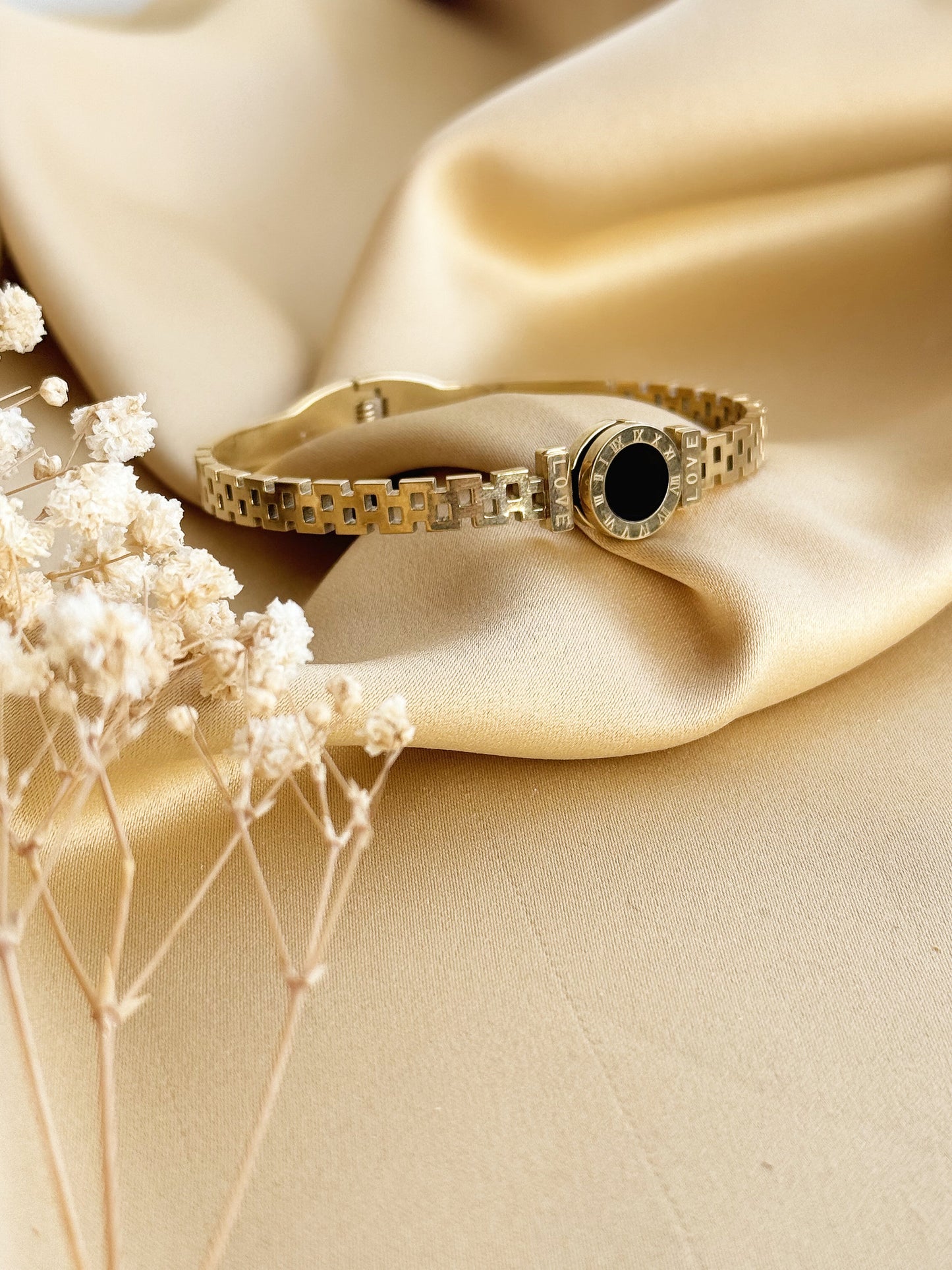 Roman Black Love Handcuff