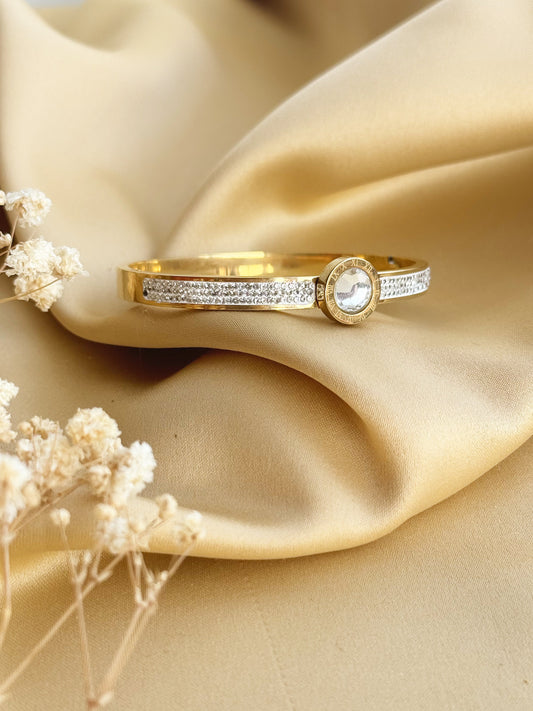 Stone Gold Handcuff