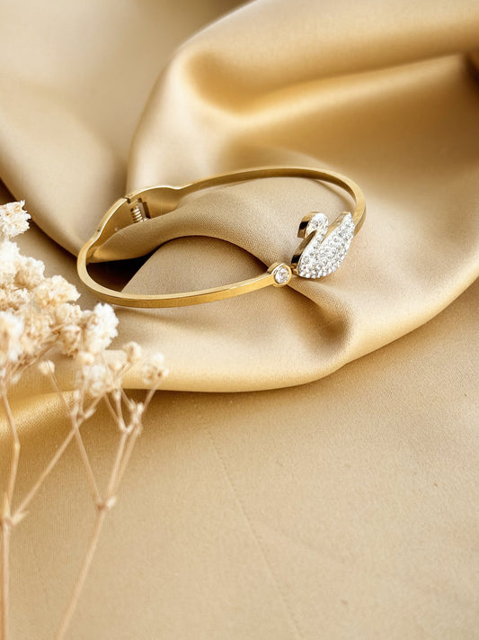 Elite Swan Gold Plated Handcuff