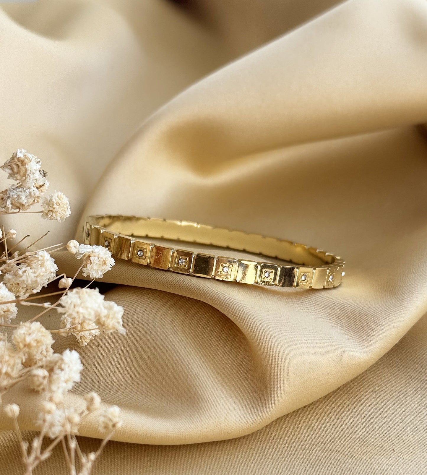 Blocks Stone Handcuff